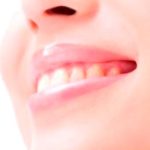 女性の口元